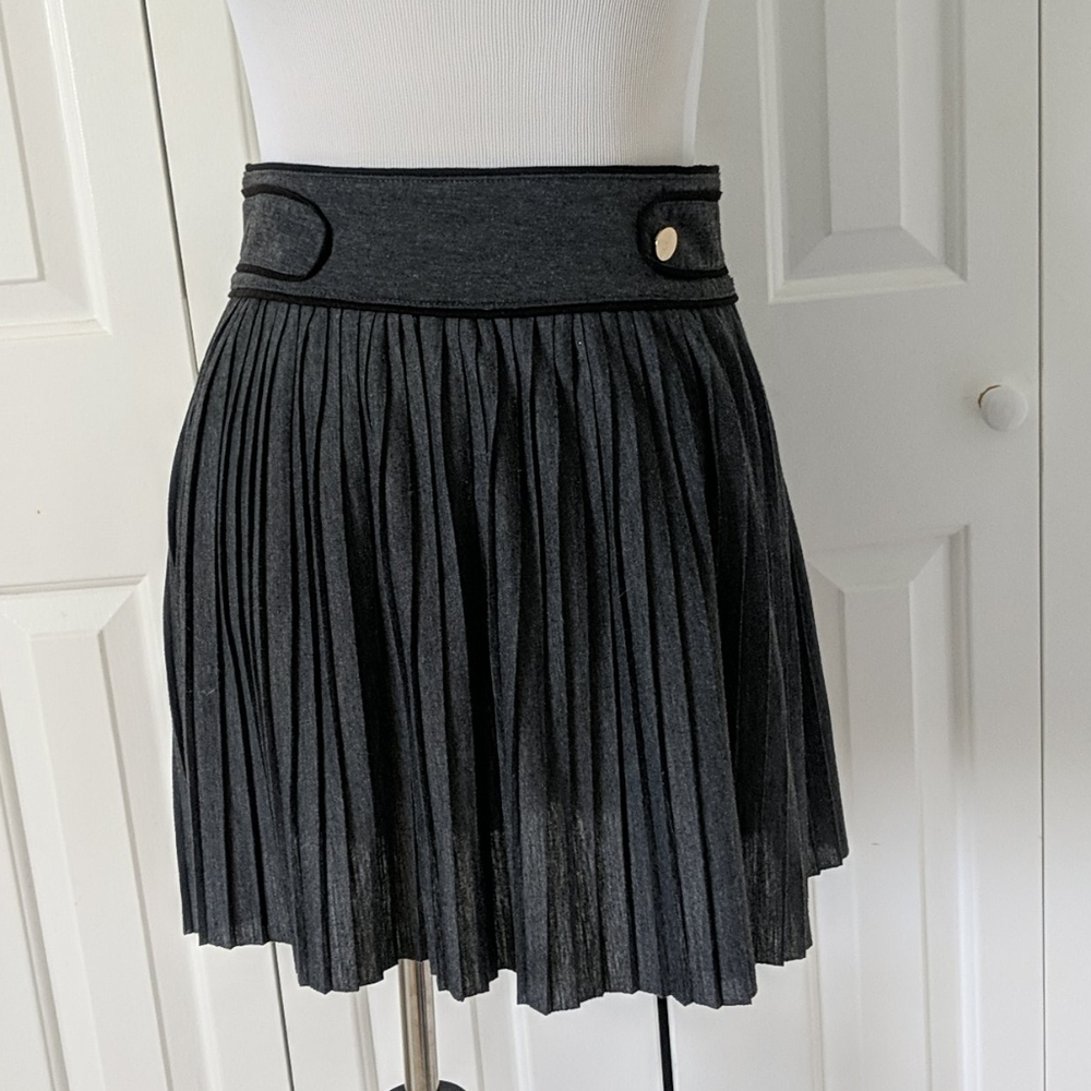 Soft lightweight Gray pleated skirt